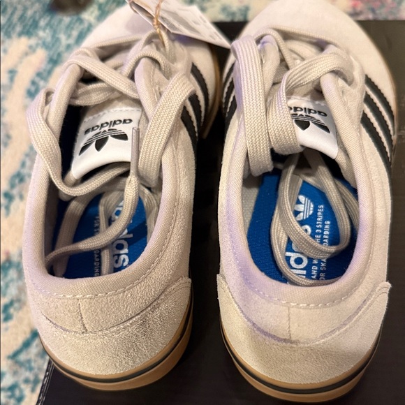 BNWT- Suede Adidas Tan and Black Sneakers 🖤🤎🌟 - Picture 6 of 9